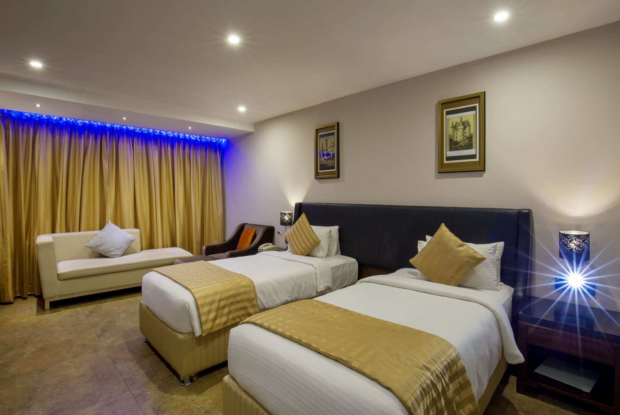The Pgs Vedanta Hotel Kochi ภายนอก รูปภาพ